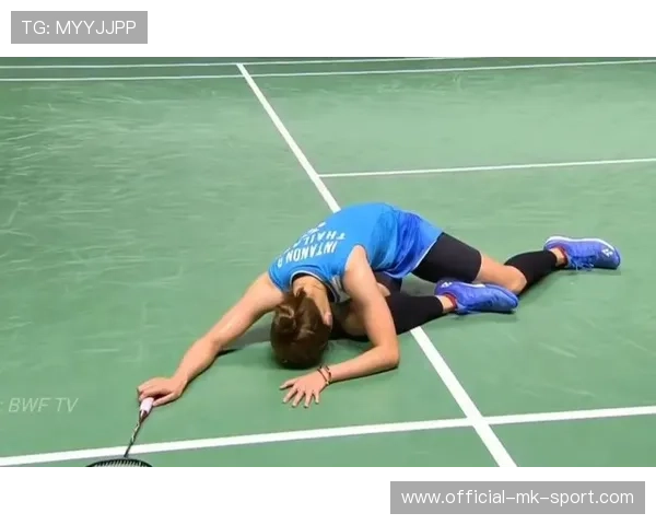 场上“神反应”：运动员瞬间救球，全场掌声雷动！